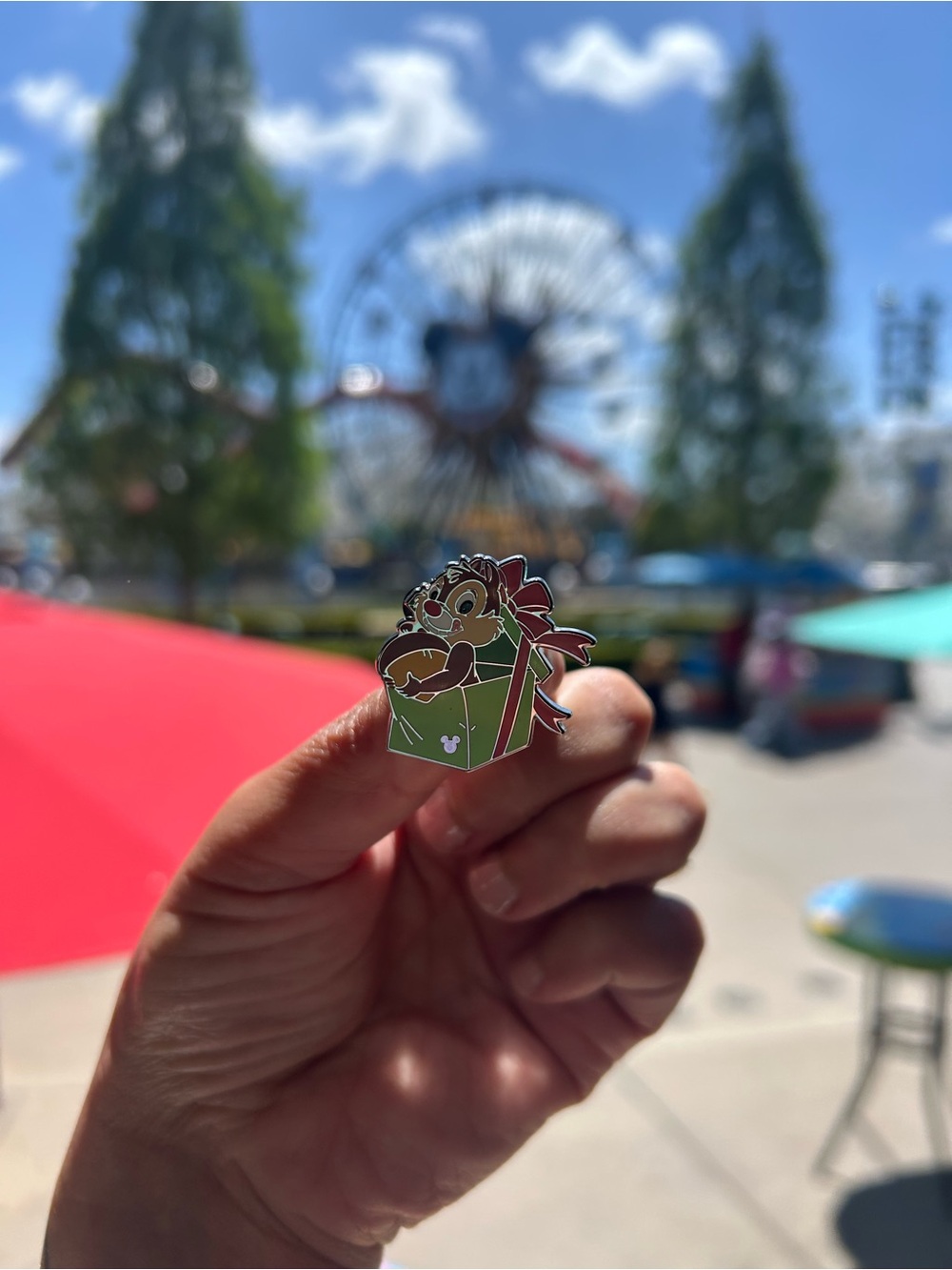 Disney Chip 'n' Dale Gift Box Enamel Pin - Green & Red